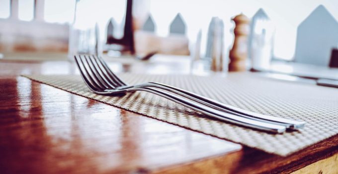 stylish dining placemat settings