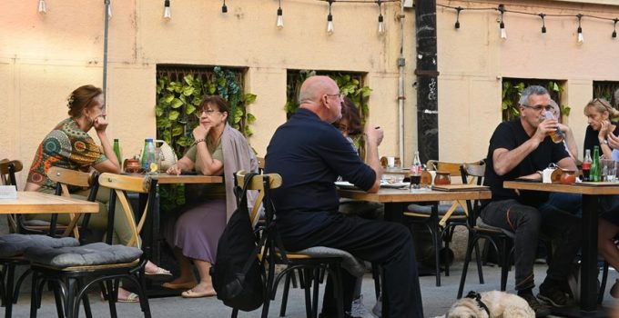 stylish outdoor chair makeovers