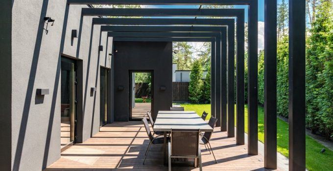 amish furniture enhances gardens