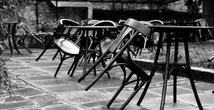 amish furniture enhances outdoors