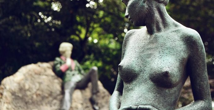 highlight sculptures with lighting