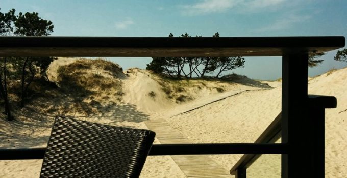 outdoor wicker bench styling