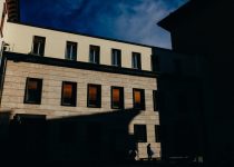 expands outdoor visual space