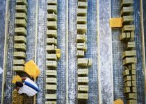 grill material influences cleaning