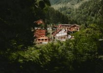 heavy retractable glass walls